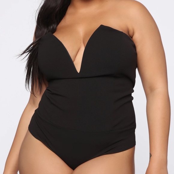 NWOT Fashion Nova black deep V body suit - Picture 2 of 5